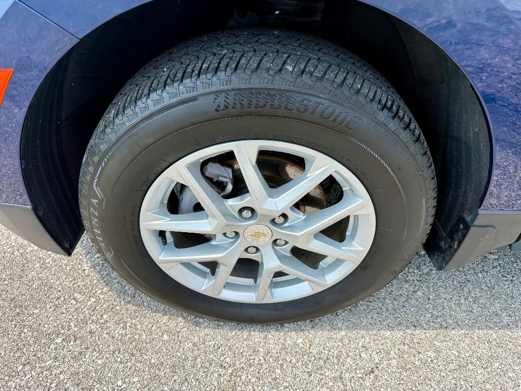 Used 2023 Chevrolet Equinox LT w/ LPO, Floor Liner Package image 9