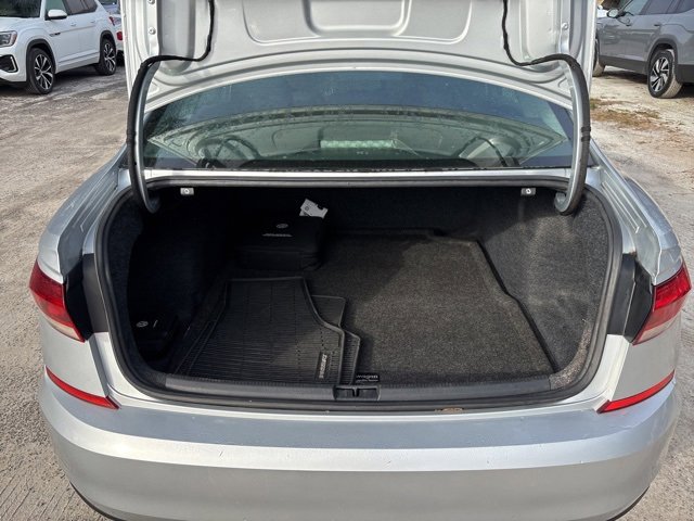 Used 2020 Volkswagen Passat 2.0T R-Line image 7