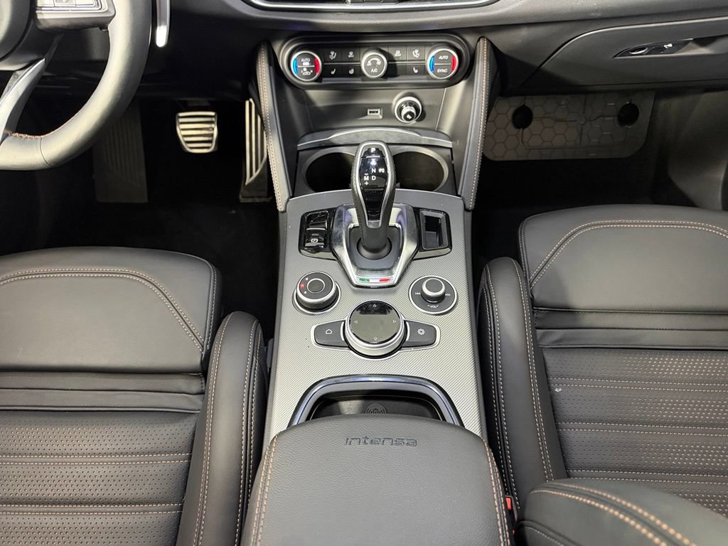 Used 2025 Alfa Romeo Stelvio Sprint AWD/4WD image 16