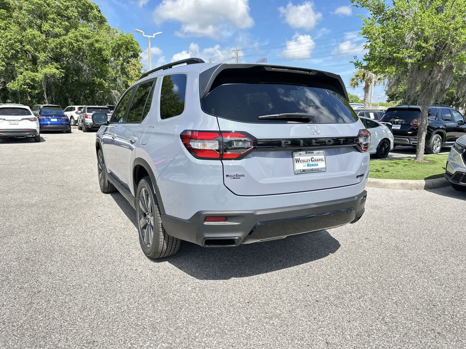 New 2026 Honda Pilot Sport image 4