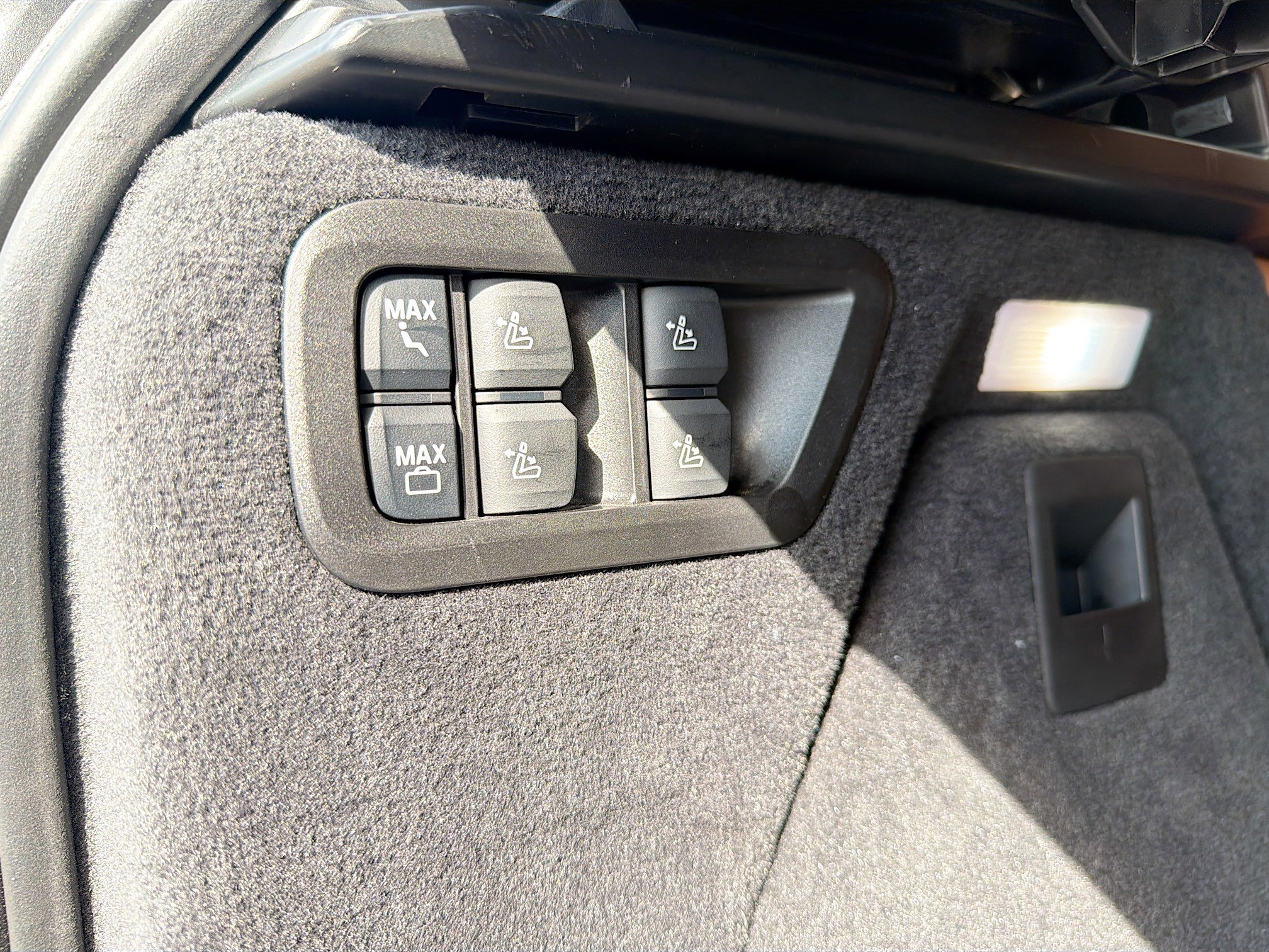 Used 2025 BMW X7 xDrive40i w/ Premium Package image 13