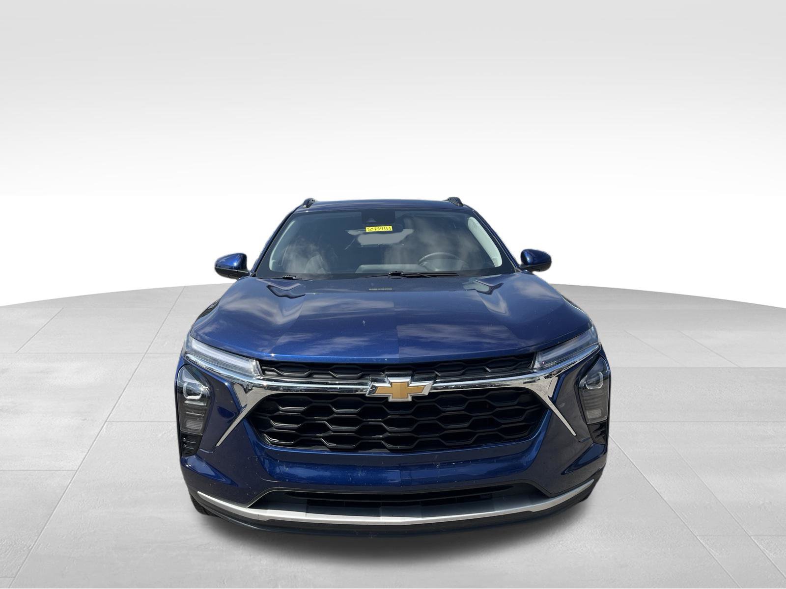 Used 2024 Chevrolet Trax LT w/ Driver Confidence Package FWD image 2
