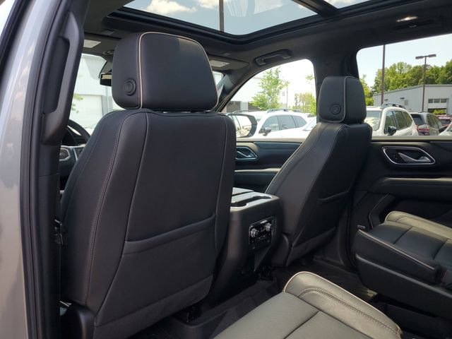 Used 2023 GMC Yukon XL SLT w/ SLT Premium Package AWD/4WD image 15