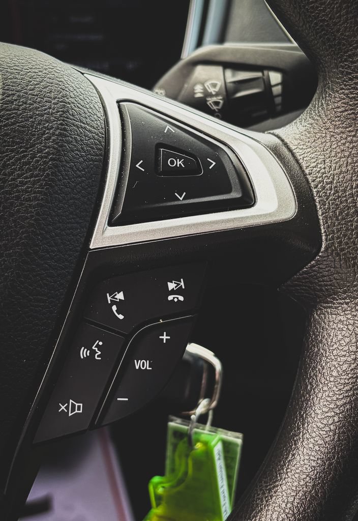 Used 2016 Ford Fusion SE FWD image 9