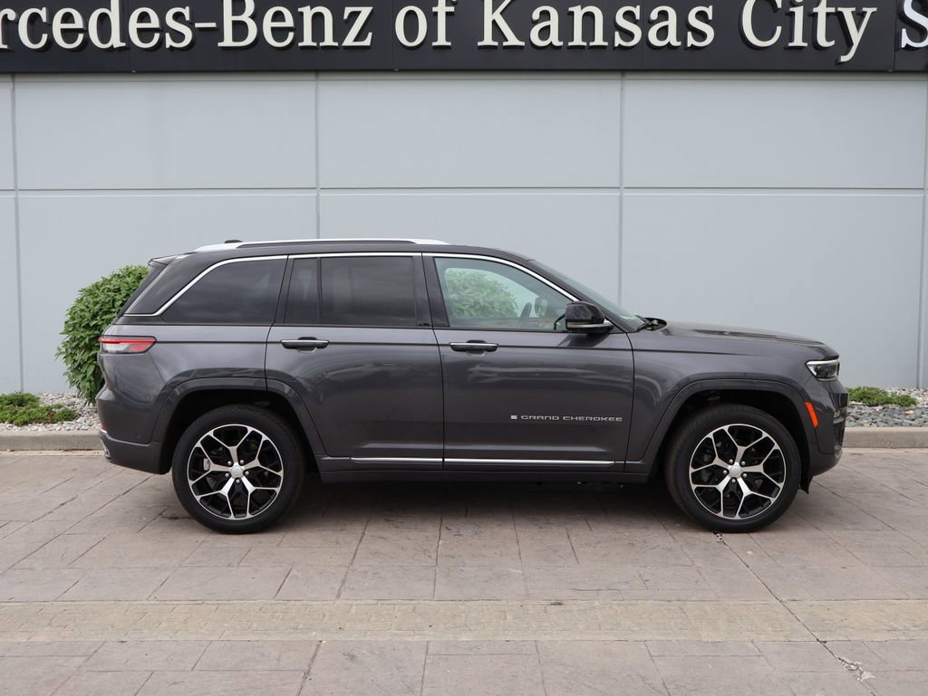 Used 2022 Jeep Grand Cherokee Summit image 5