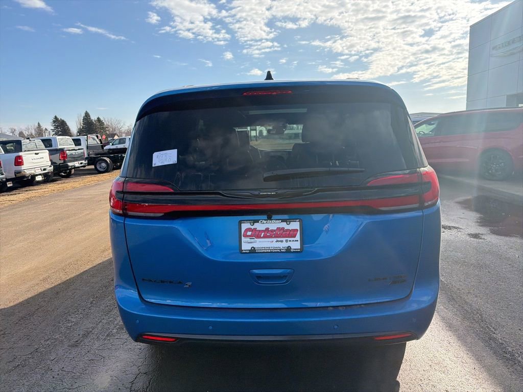 New 2026 Chrysler Pacifica Limited image 7