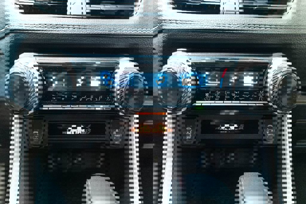 Used 2024 Toyota RAV4 LE AWD/4WD image 25