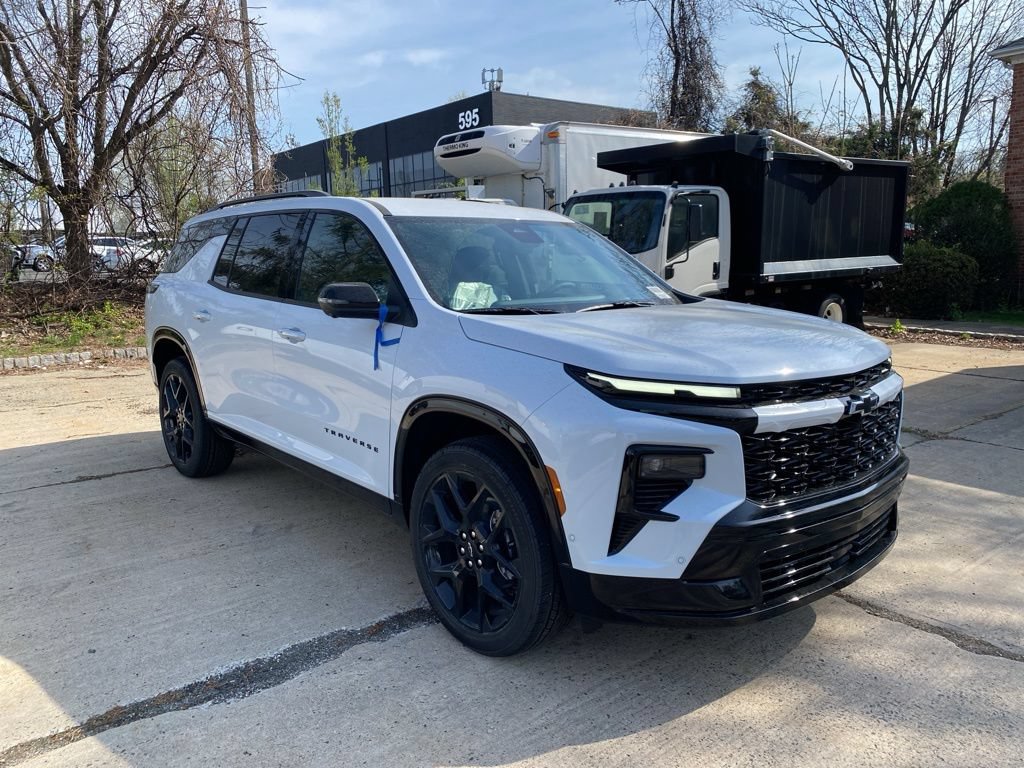 New 2026 Chevrolet Traverse RS w/ LPO, Floor Liner Package AWD/4WD image 1