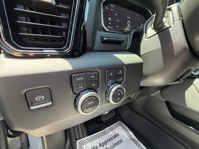 Used 2024 GMC Sierra 3500 AT4 w/ AT4 Premium Plus Package AWD/4WD image 11