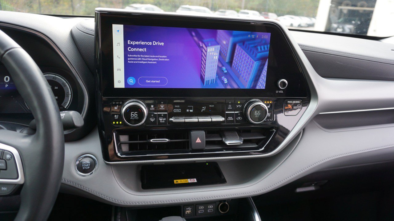 Used 2023 Toyota Highlander Platinum image 16