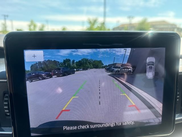 Used 2023 Ford Explorer XLT w/ Equipment Group 202A AWD/4WD image 17