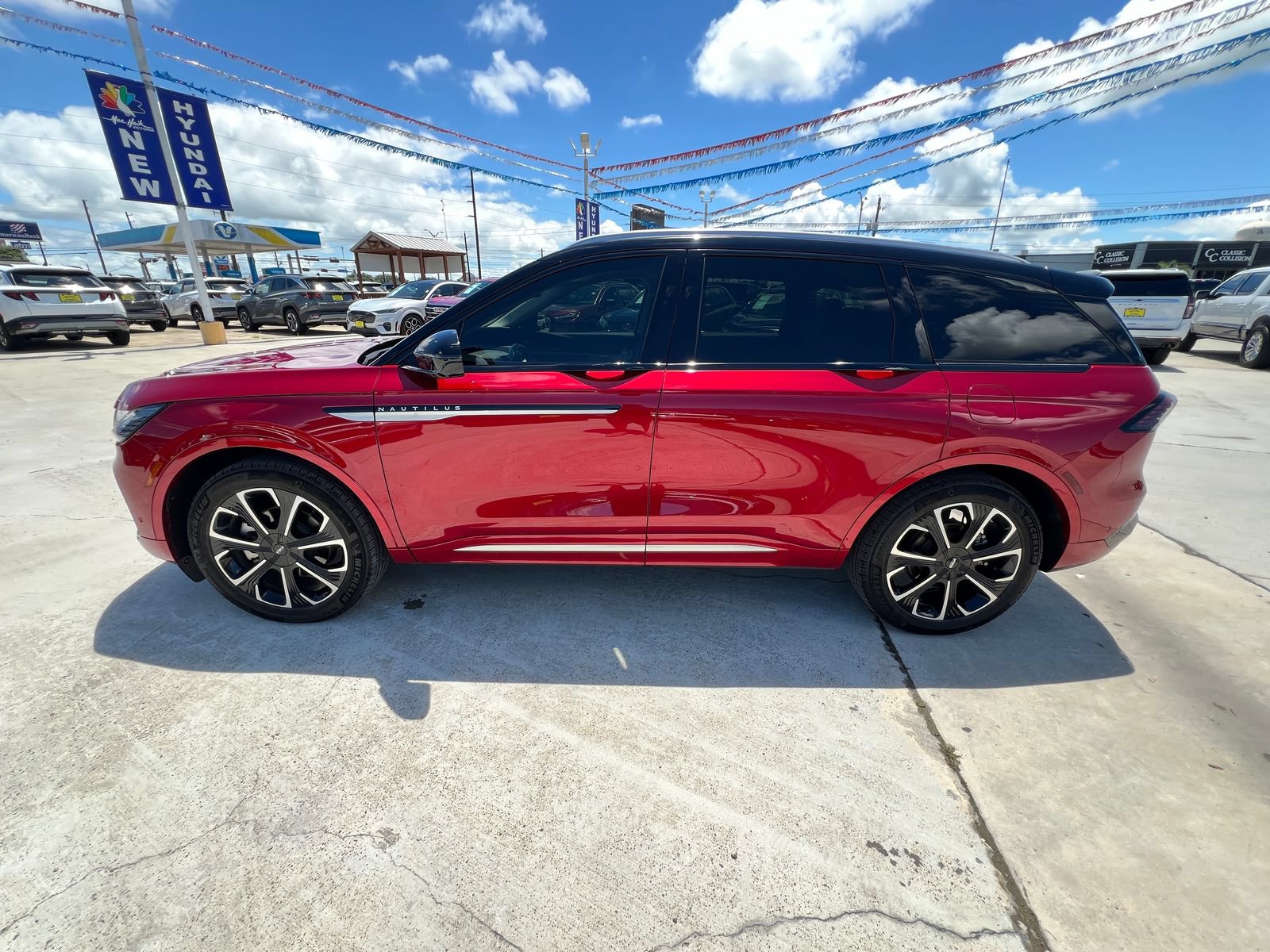Used 2024 Lincoln Nautilus Reserve AWD/4WD image 6