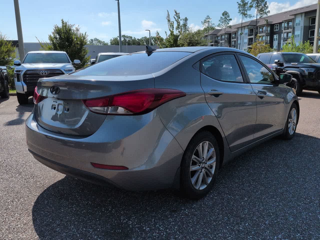 Used 2014 Hyundai Elantra SE w/ Option Group 02 FWD image 6