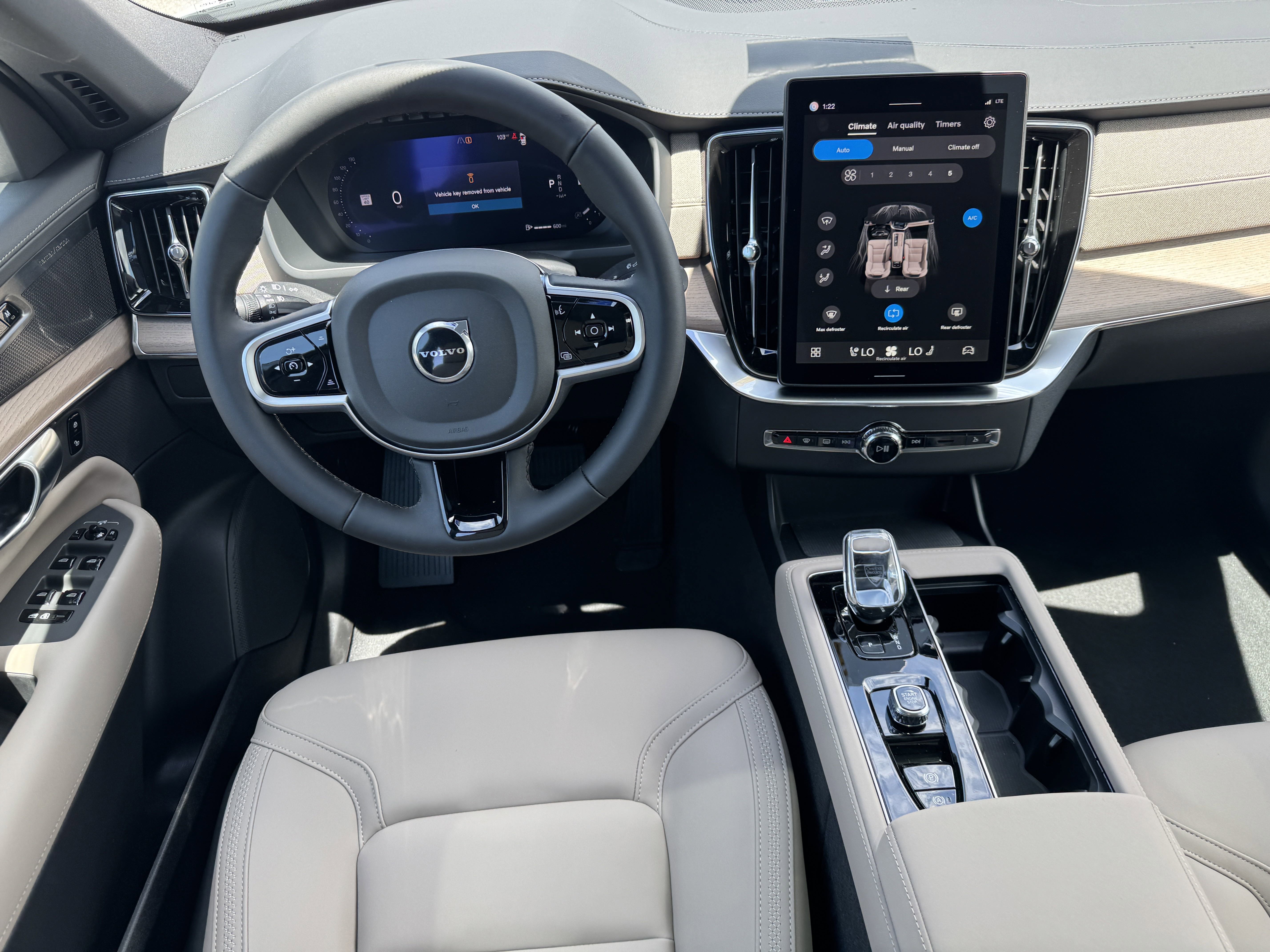 New 2026 Volvo XC90 B6 Plus w/ Protection Package Premier image 14