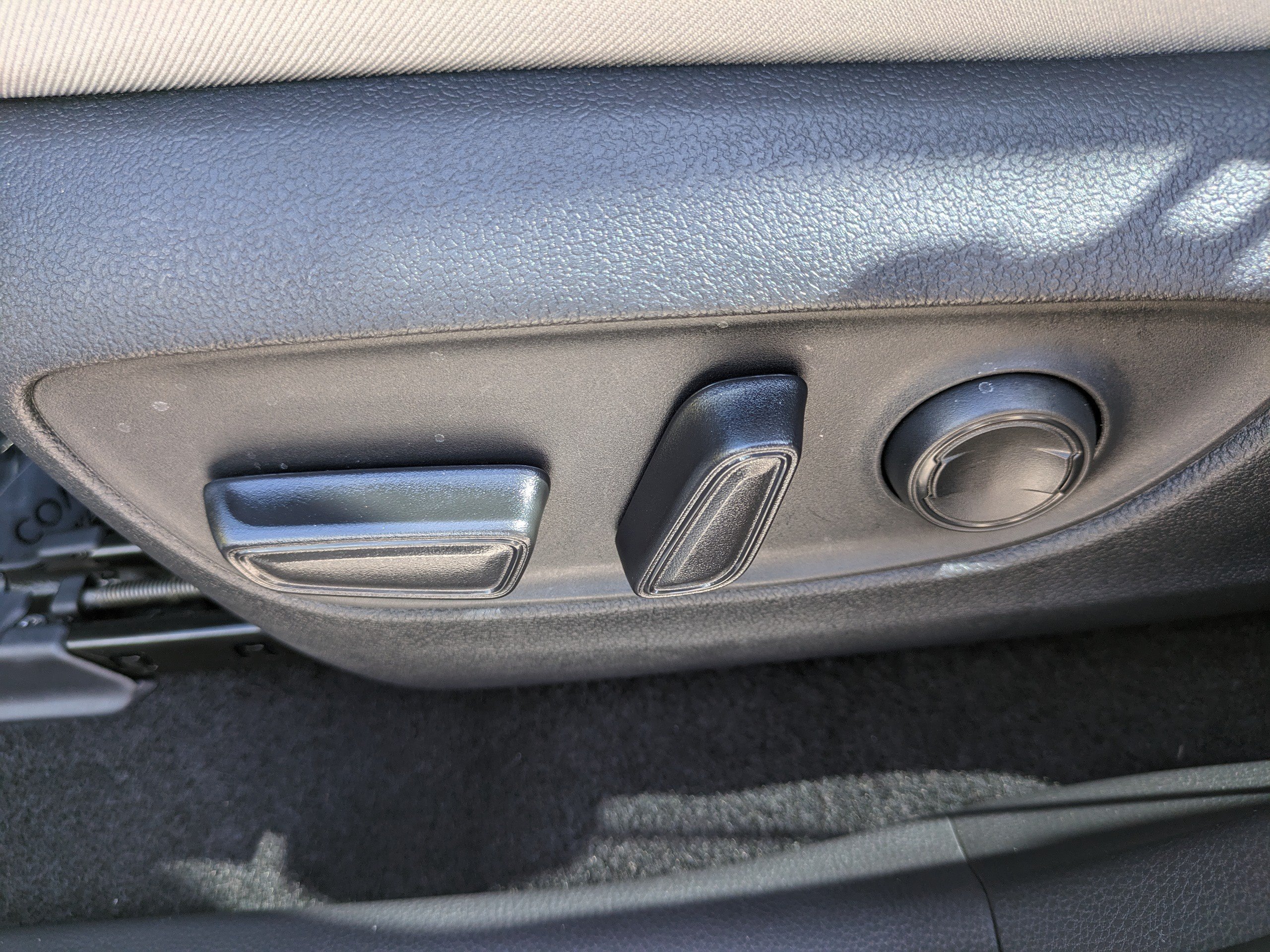 Used 2025 Toyota RAV4 XLE w/ Convenience Package FWD image 20