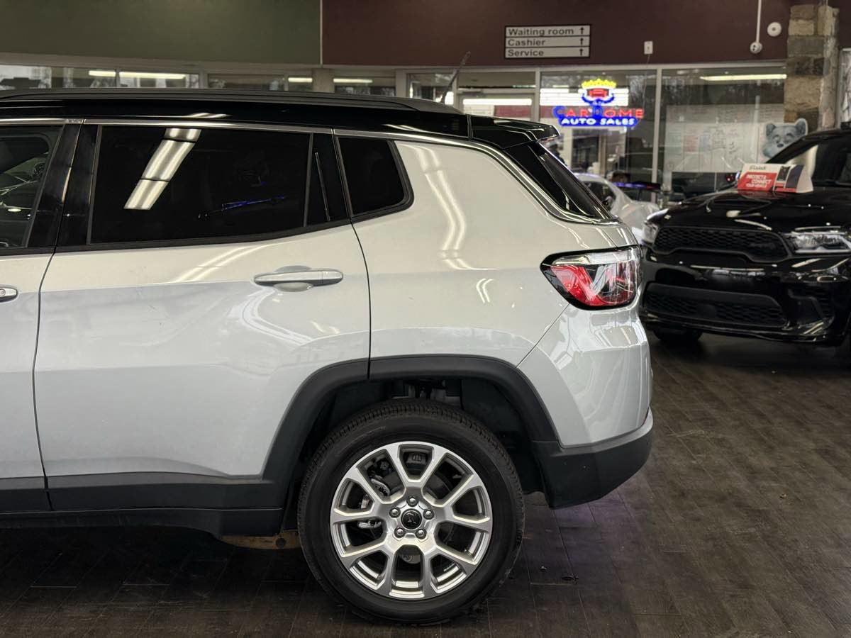 Used 2025 Jeep Compass Limited image 10