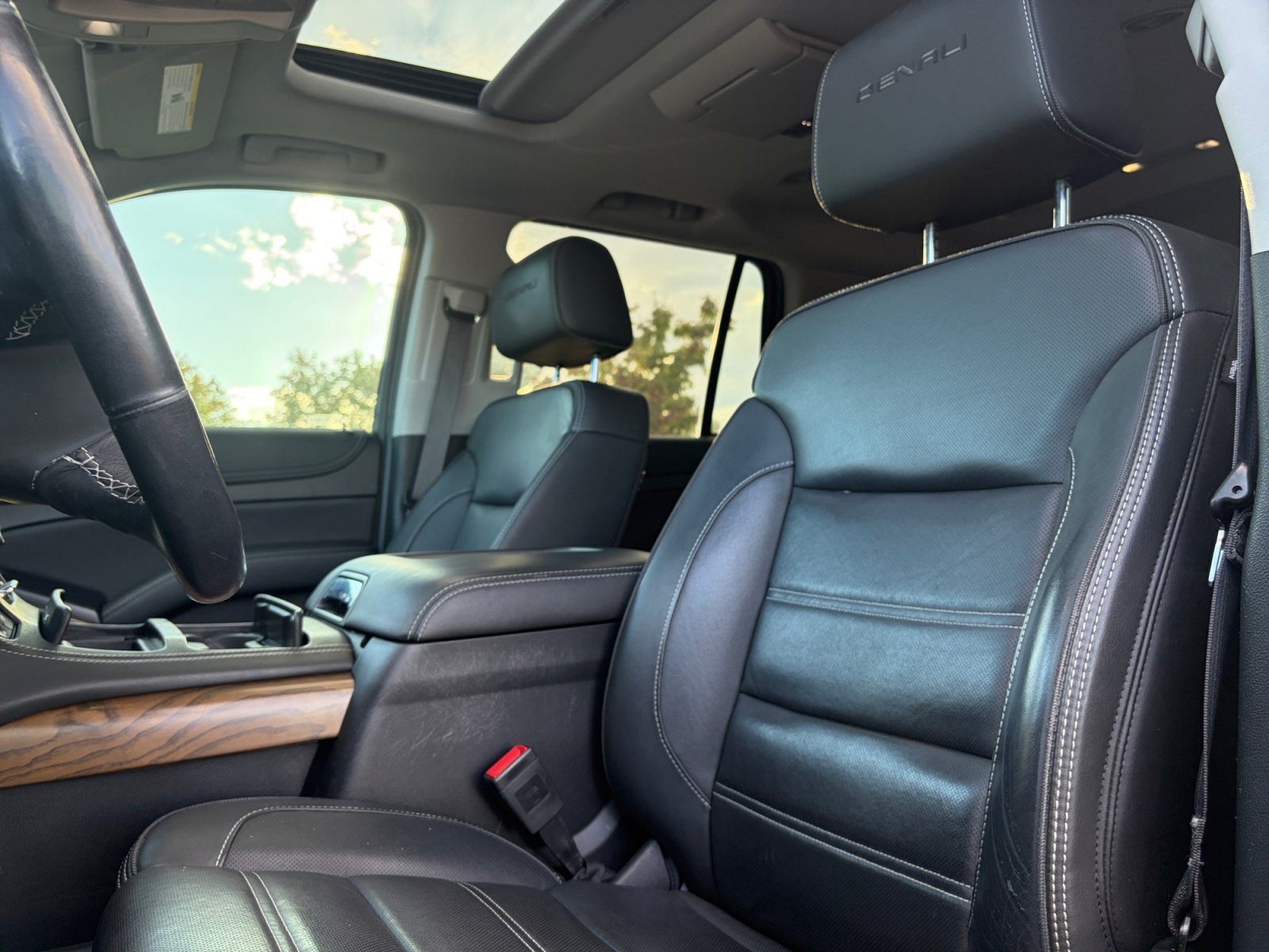 Used 2019 GMC Yukon Denali w/ Denali Ultimate Package AWD/4WD image 25