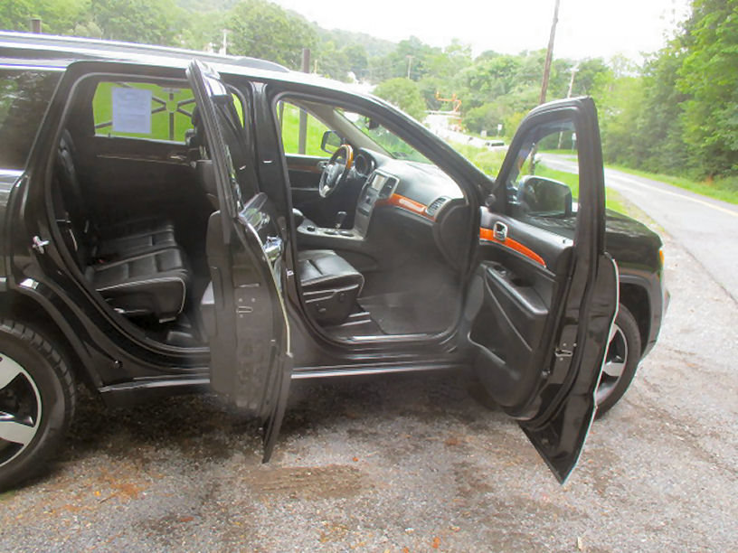 Used 2012 Jeep Grand Cherokee Overland AWD/4WD image 14