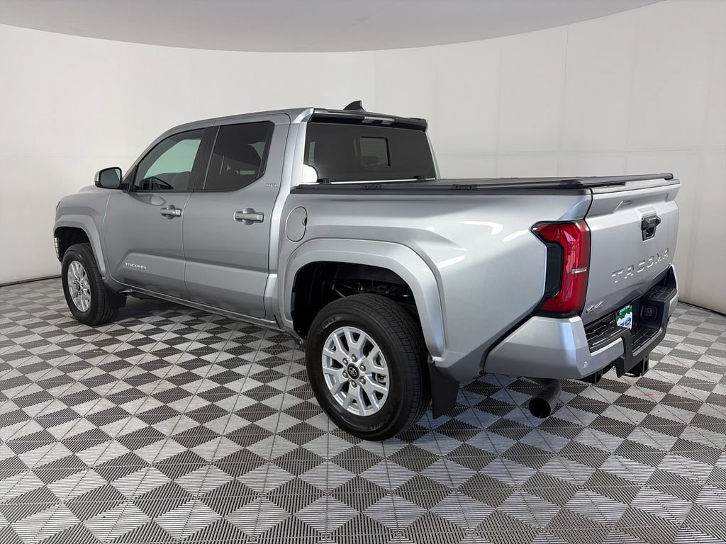Used 2024 Toyota Tacoma SR5 AWD/4WD image 5