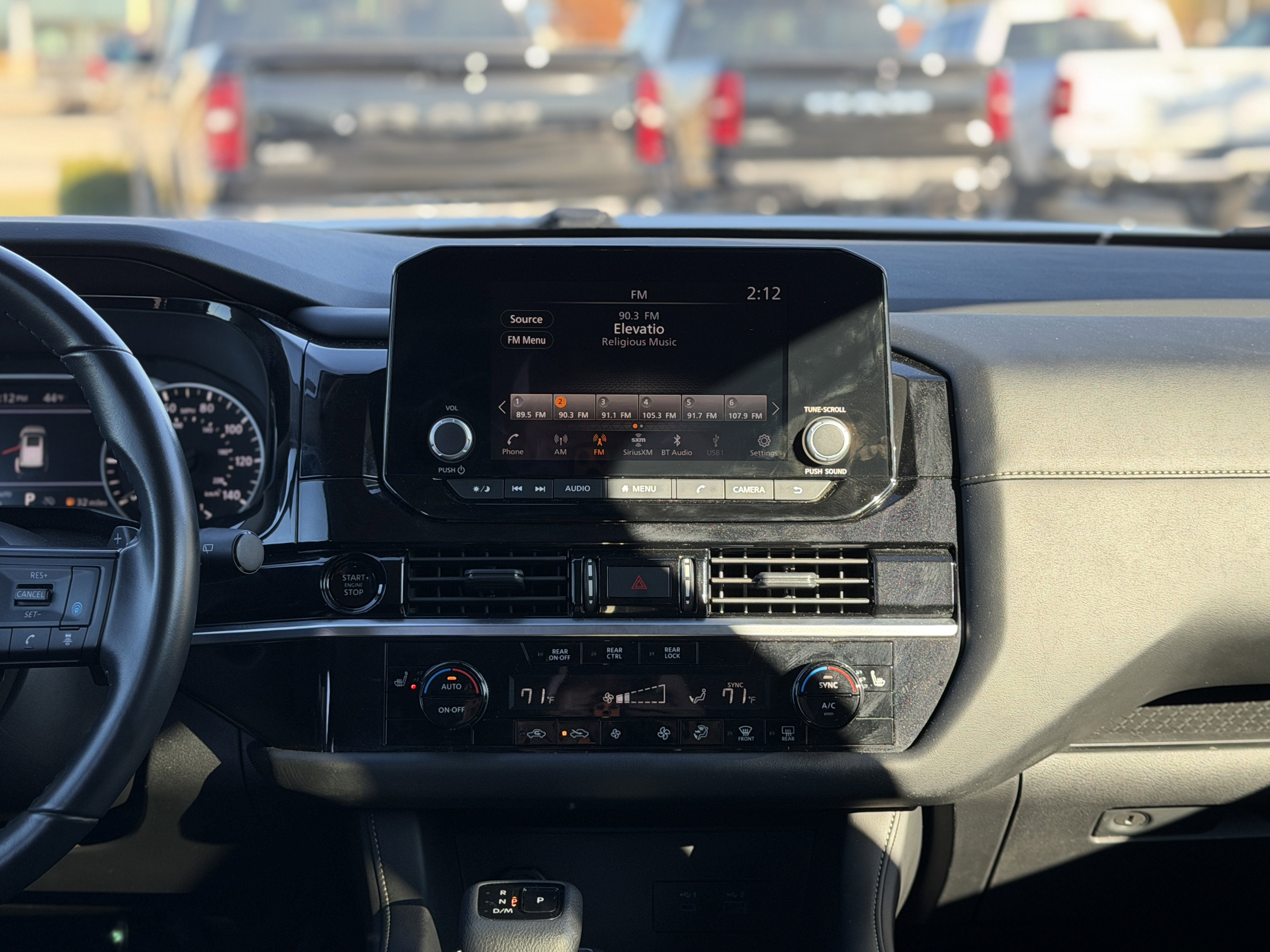 Used 2025 Nissan Pathfinder SV image 14