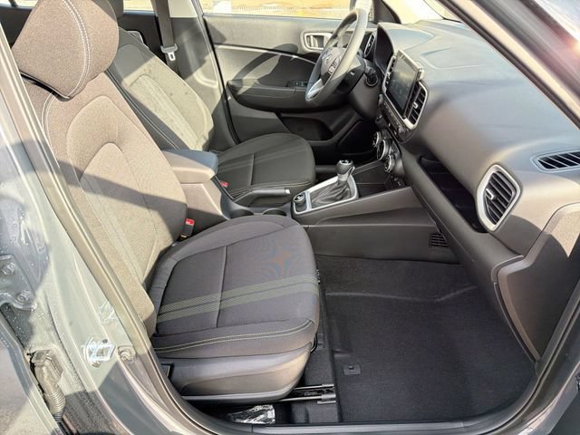 New 2025 Hyundai Venue SEL FWD image 27