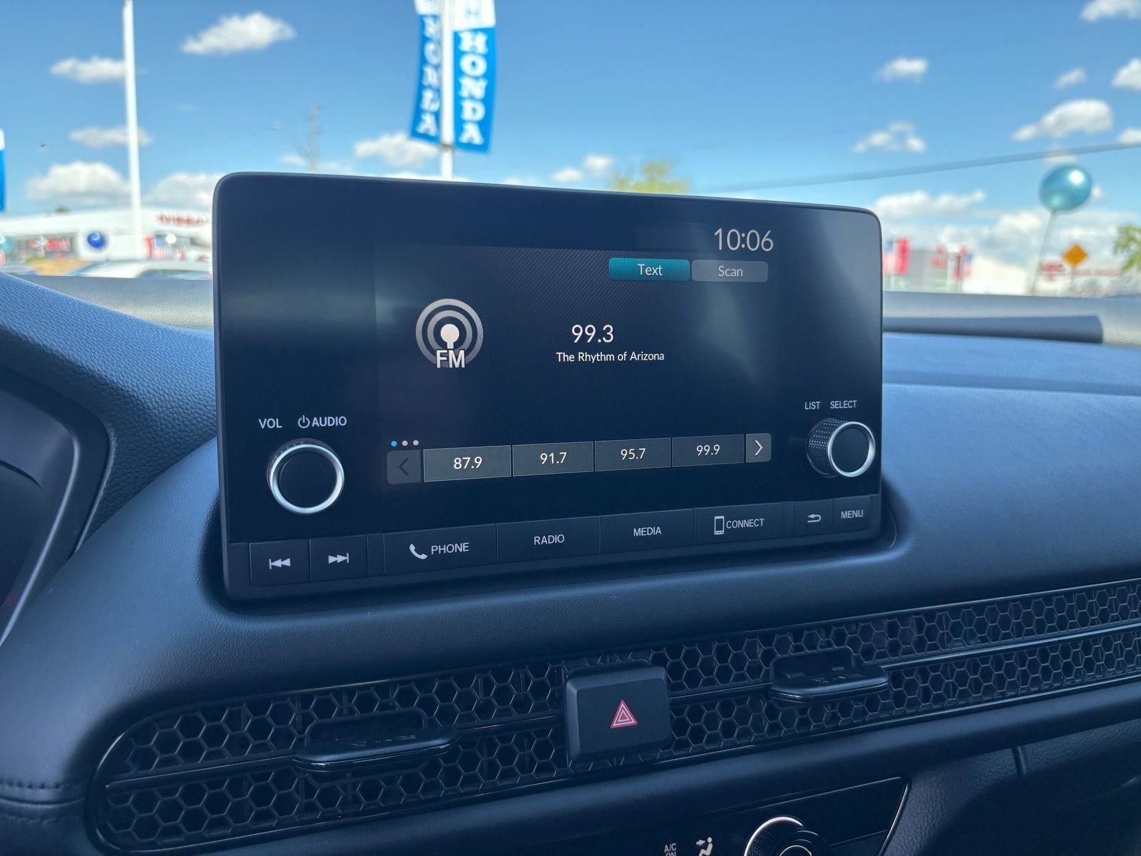 Used 2025 Honda HR-V LX image 23