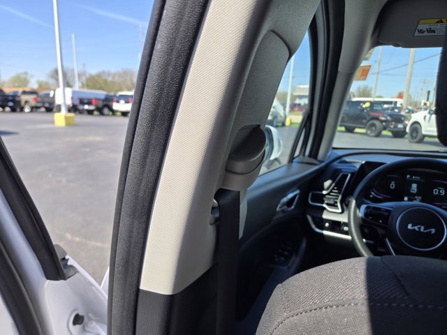 Used 2025 Kia Sportage LX FWD image 31