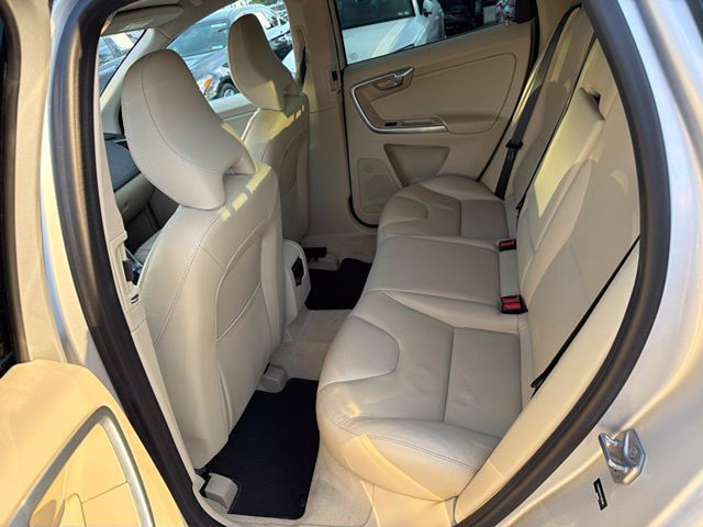 Used 2015 Volvo XC60 T6 AWD/4WD image 15