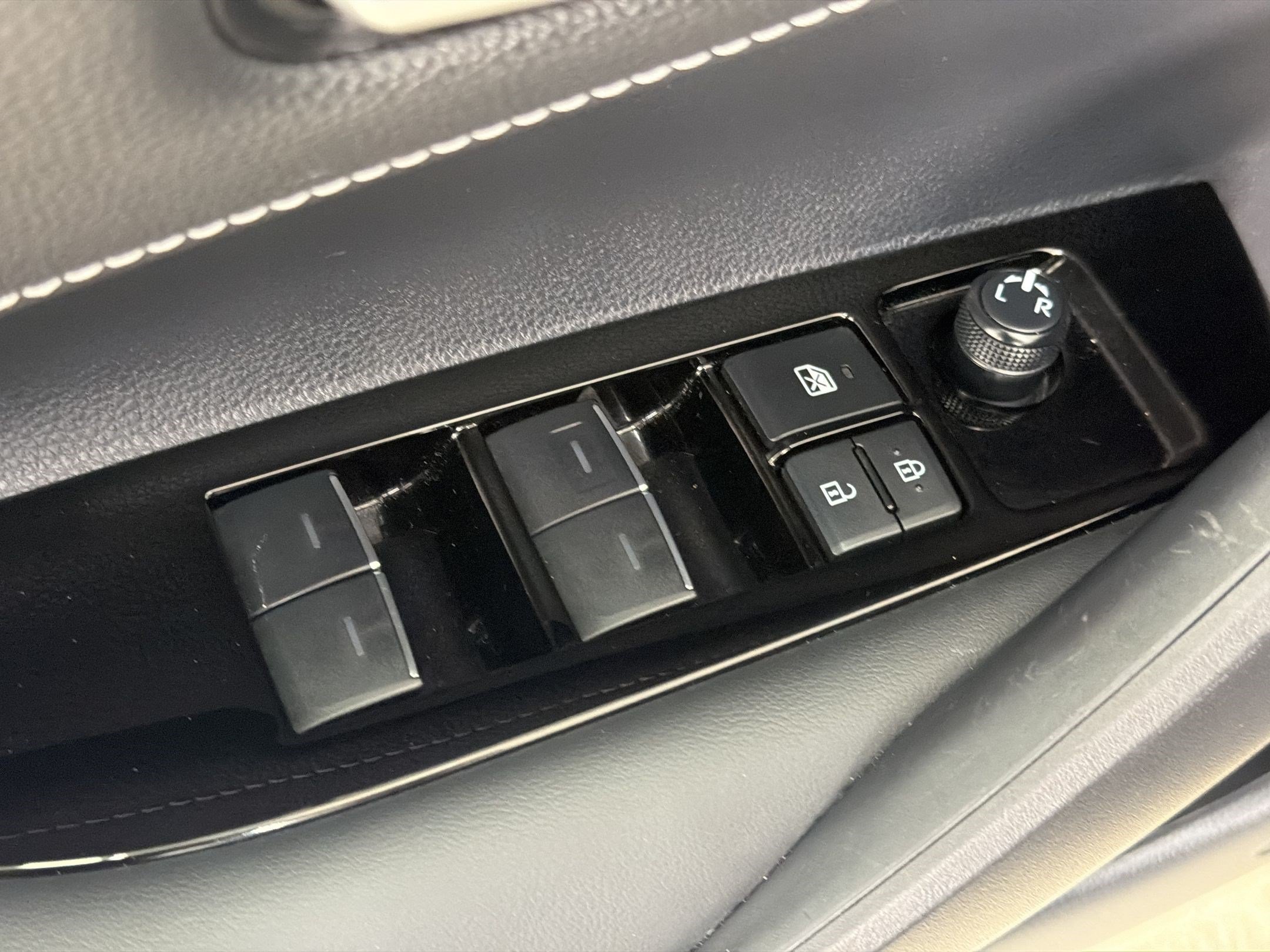 Used 2025 Toyota Corolla SE FWD image 25