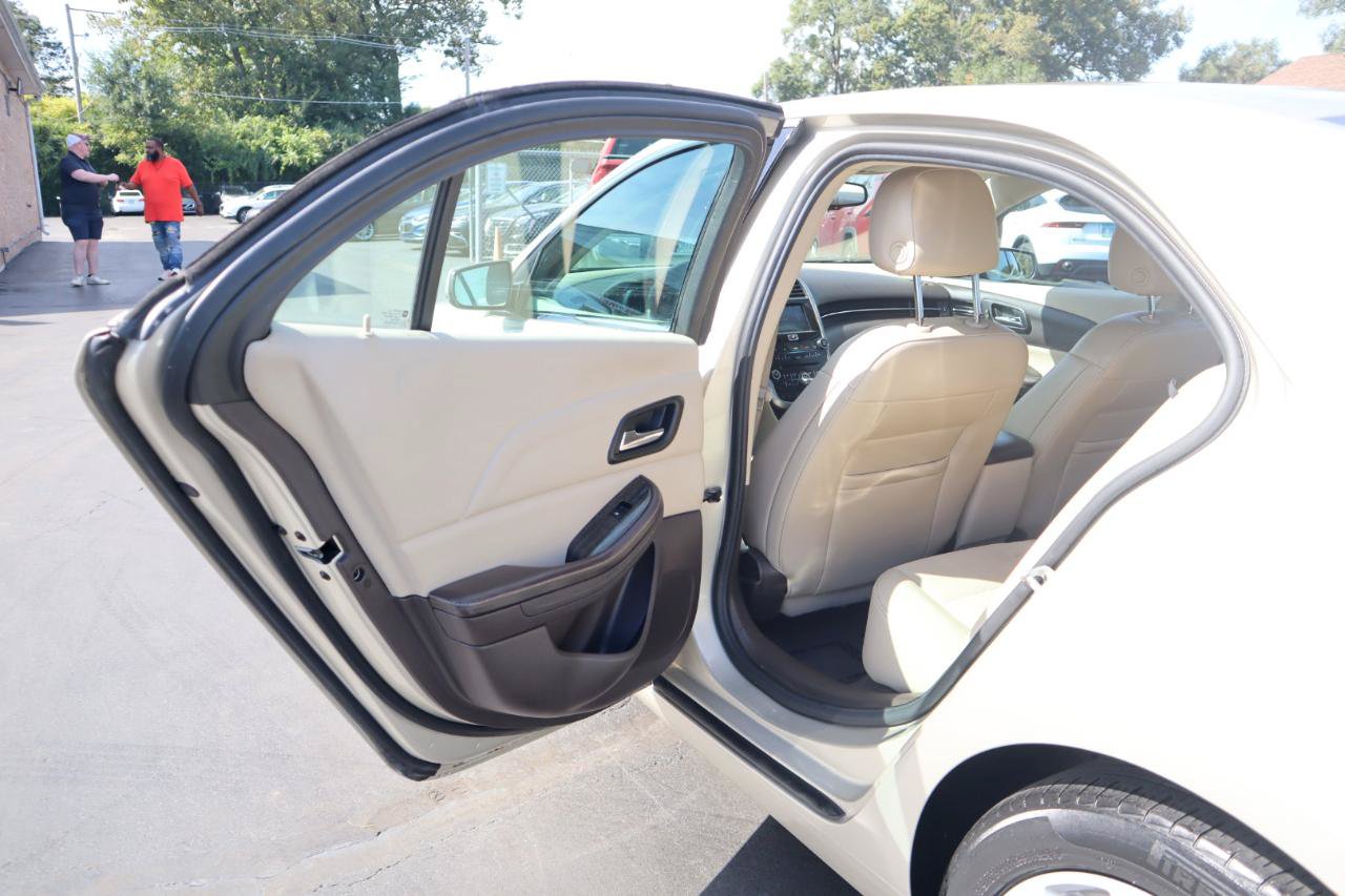 Used 2015 Chevrolet Malibu LT FWD image 15
