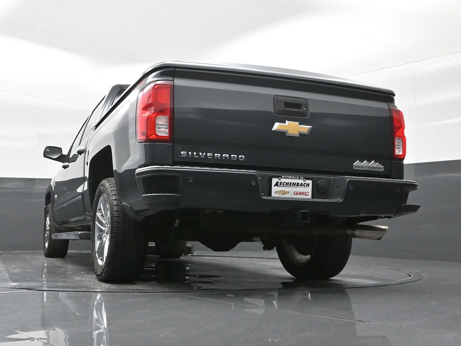 Used 2018 Chevrolet Silverado 1500 High Country image 28