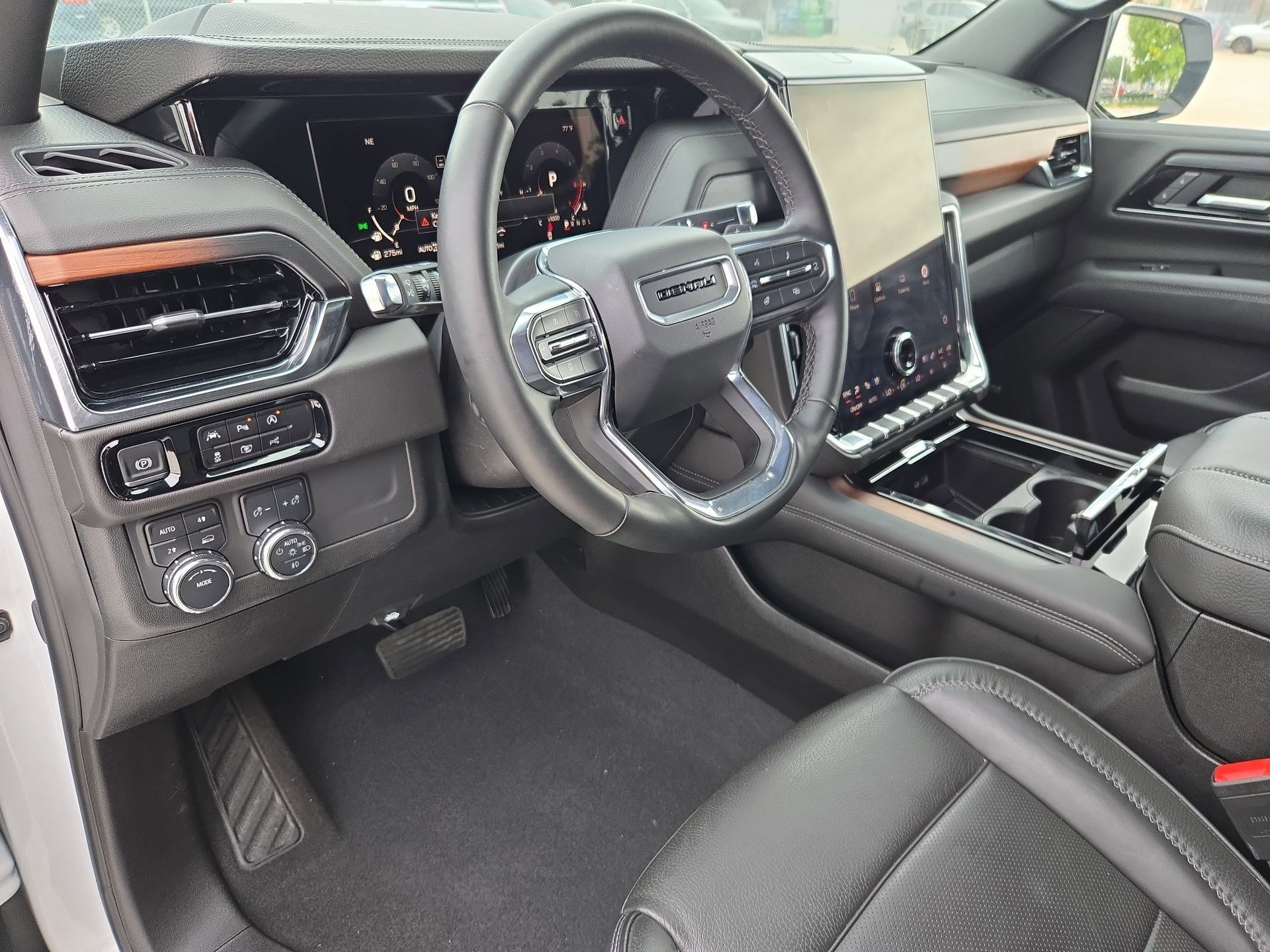 Used 2025 GMC Yukon XL Denali AWD/4WD image 13