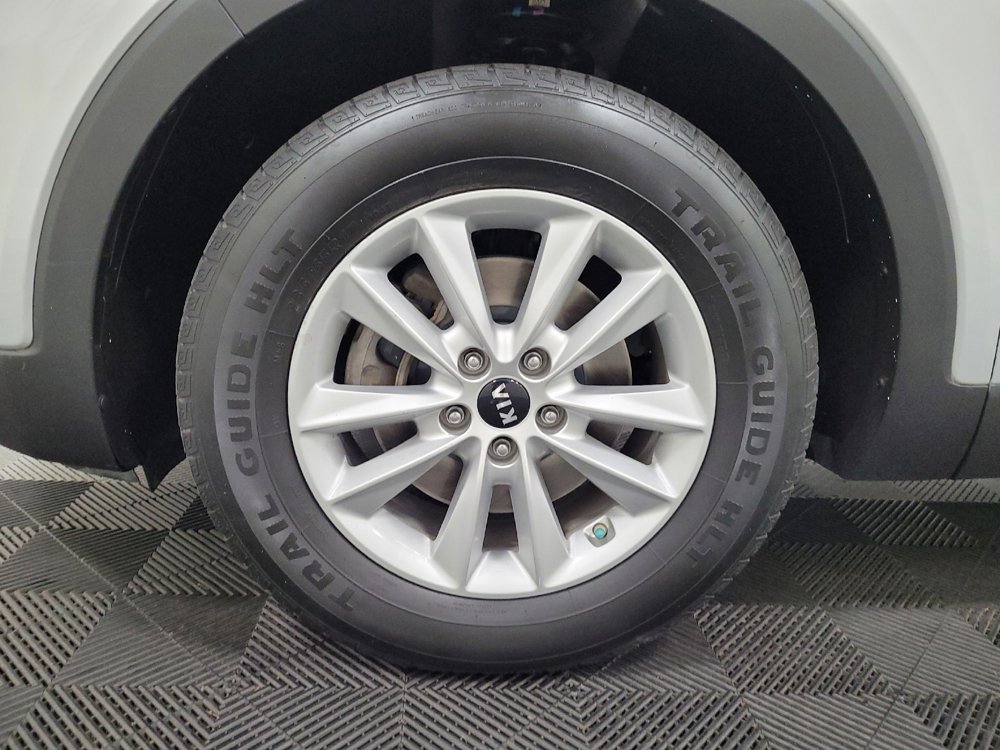 Used 2020 Kia Sorento LX image 31