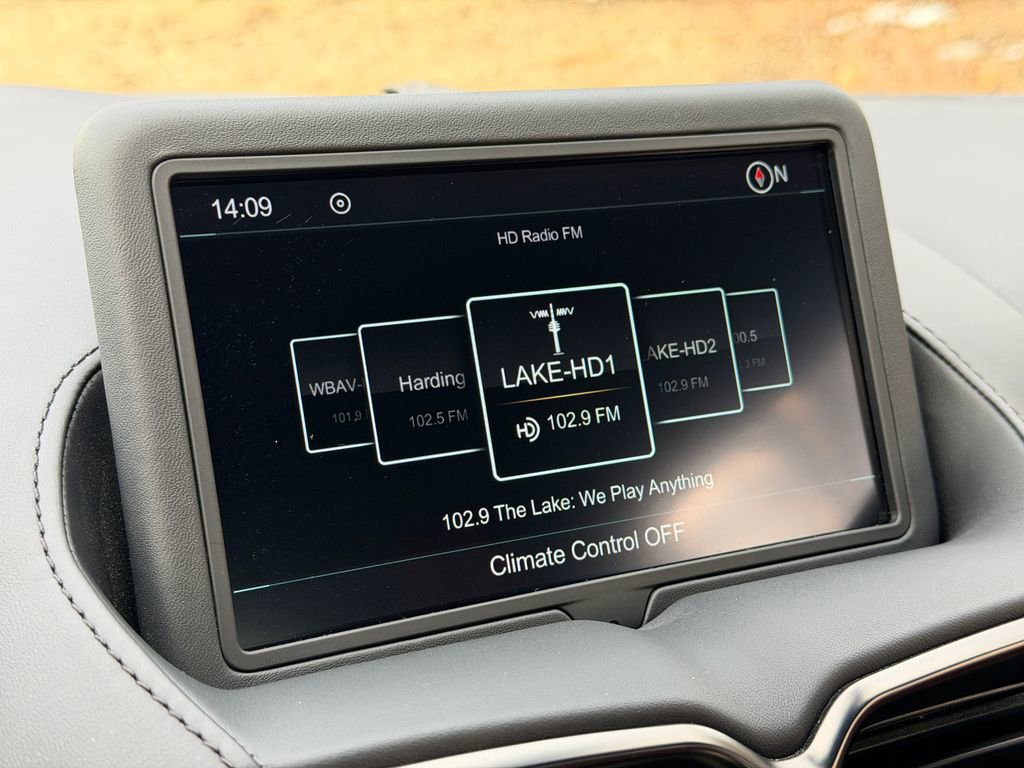 Used 2023 Aston Martin V8 Vantage Coupe image 29