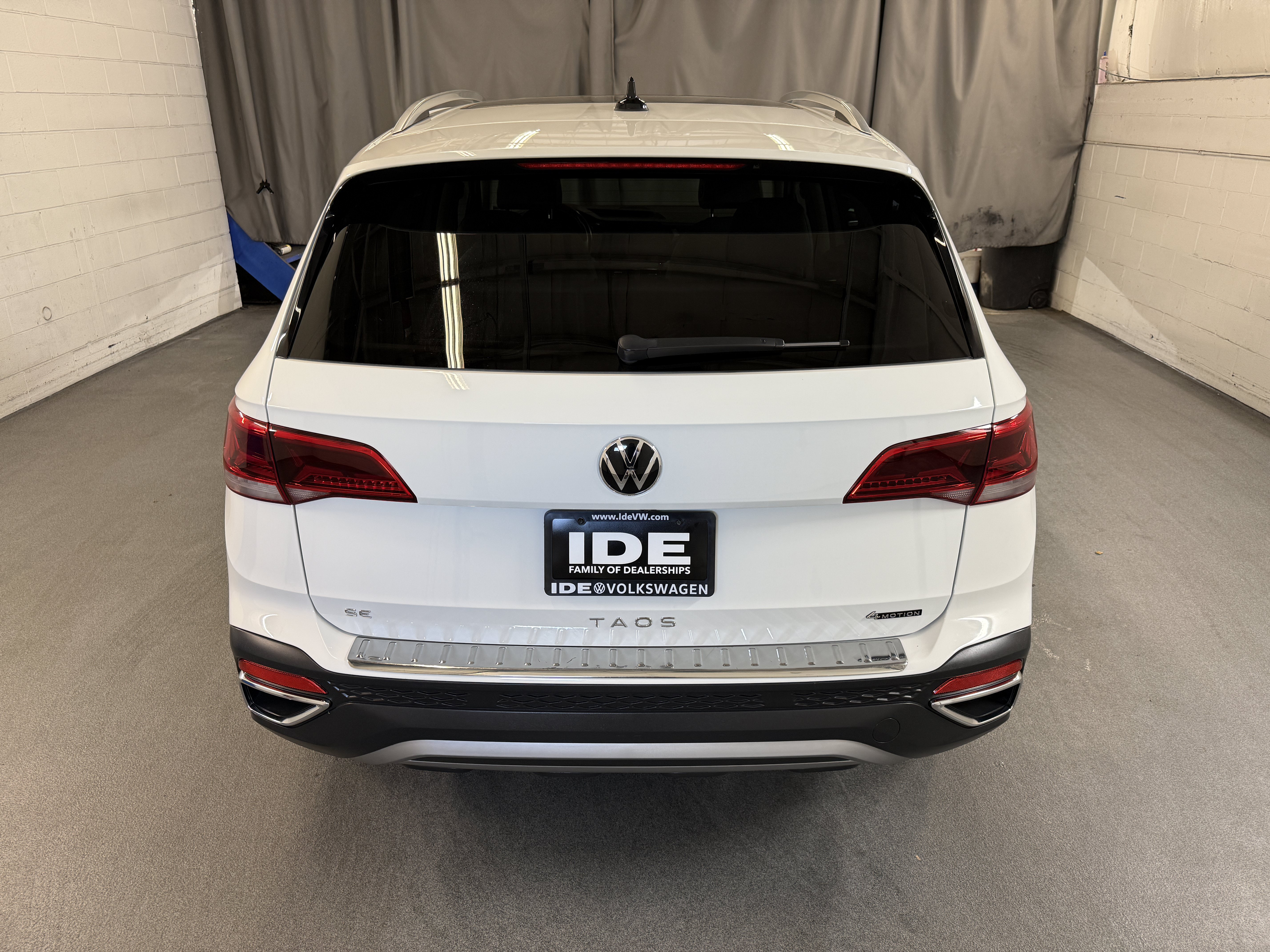 Certified 2023 Volkswagen Taos SE w/ Panoramic Sunroof Package AWD/4WD image 8