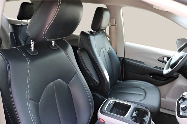 Used 2024 Chrysler Pacifica Select image 20