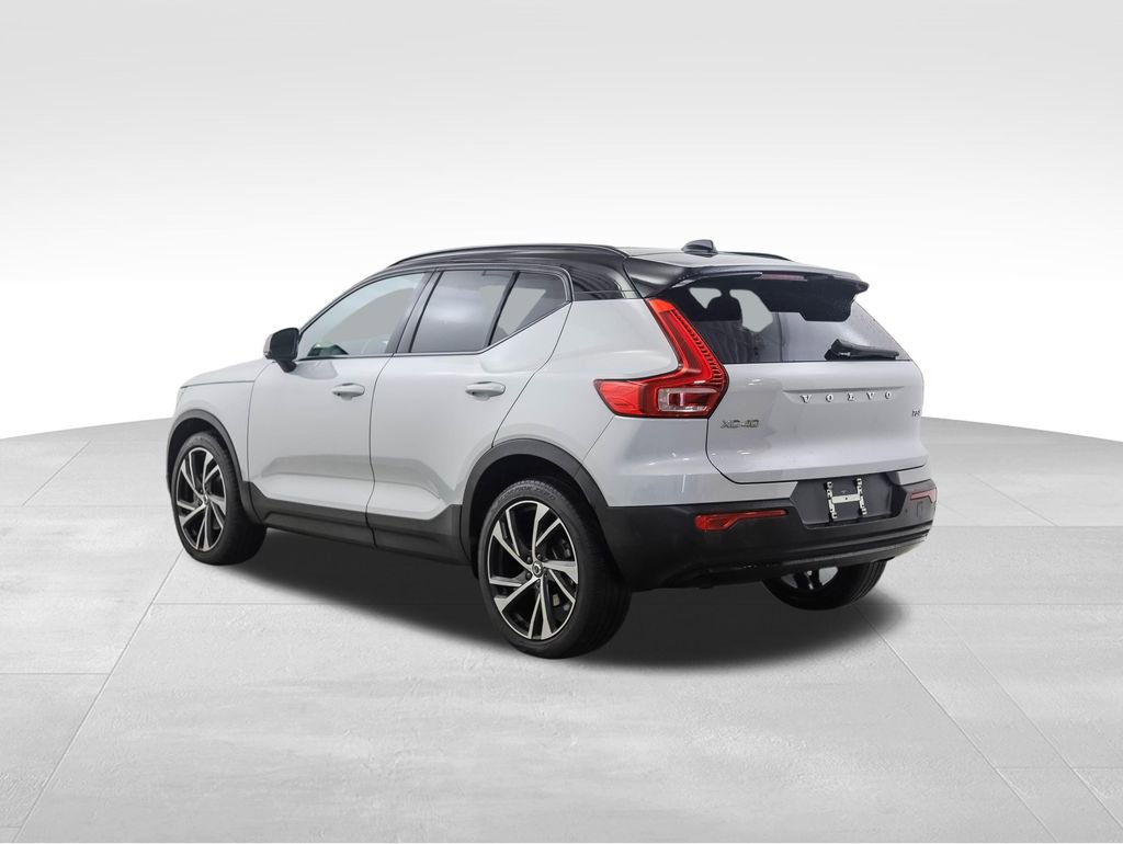 Used 2021 Volvo XC40 T5 R-Design w/ Protection Package Premier image 3