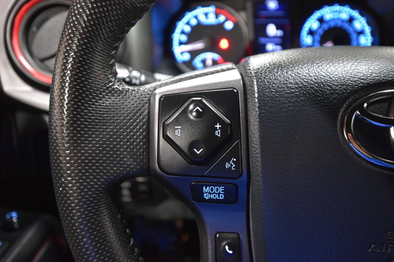 Used 2020 Toyota Tacoma TRD Off-Road w/ Technology Package AWD/4WD image 18