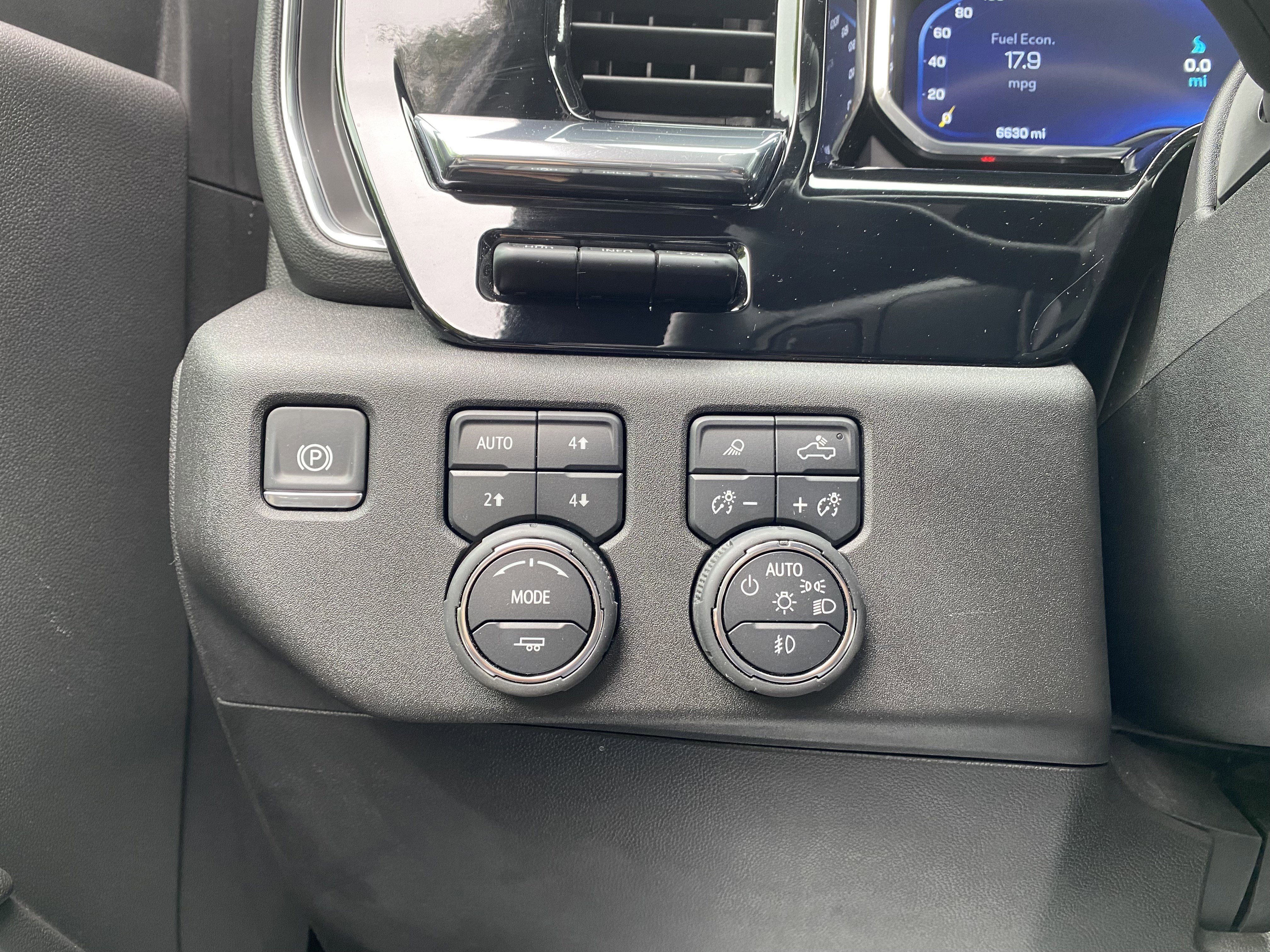 Used 2025 Chevrolet Silverado 2500 High Country w/ High Country Premium Package AWD/4WD image 19