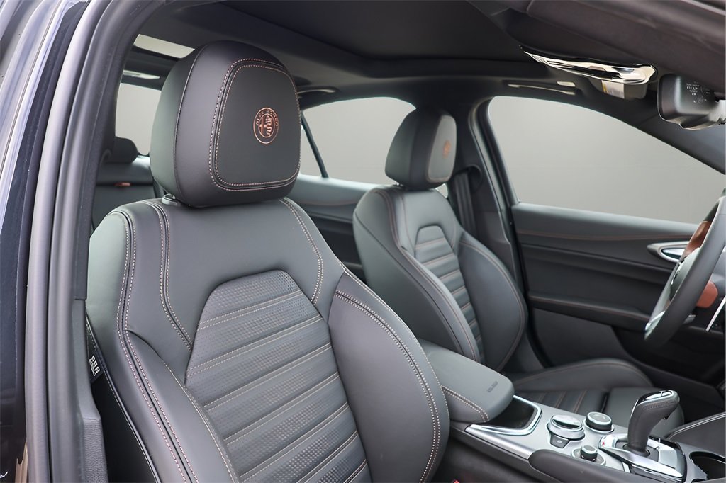 New 2025 Alfa Romeo Giulia w/ Driving Assist Package image 21