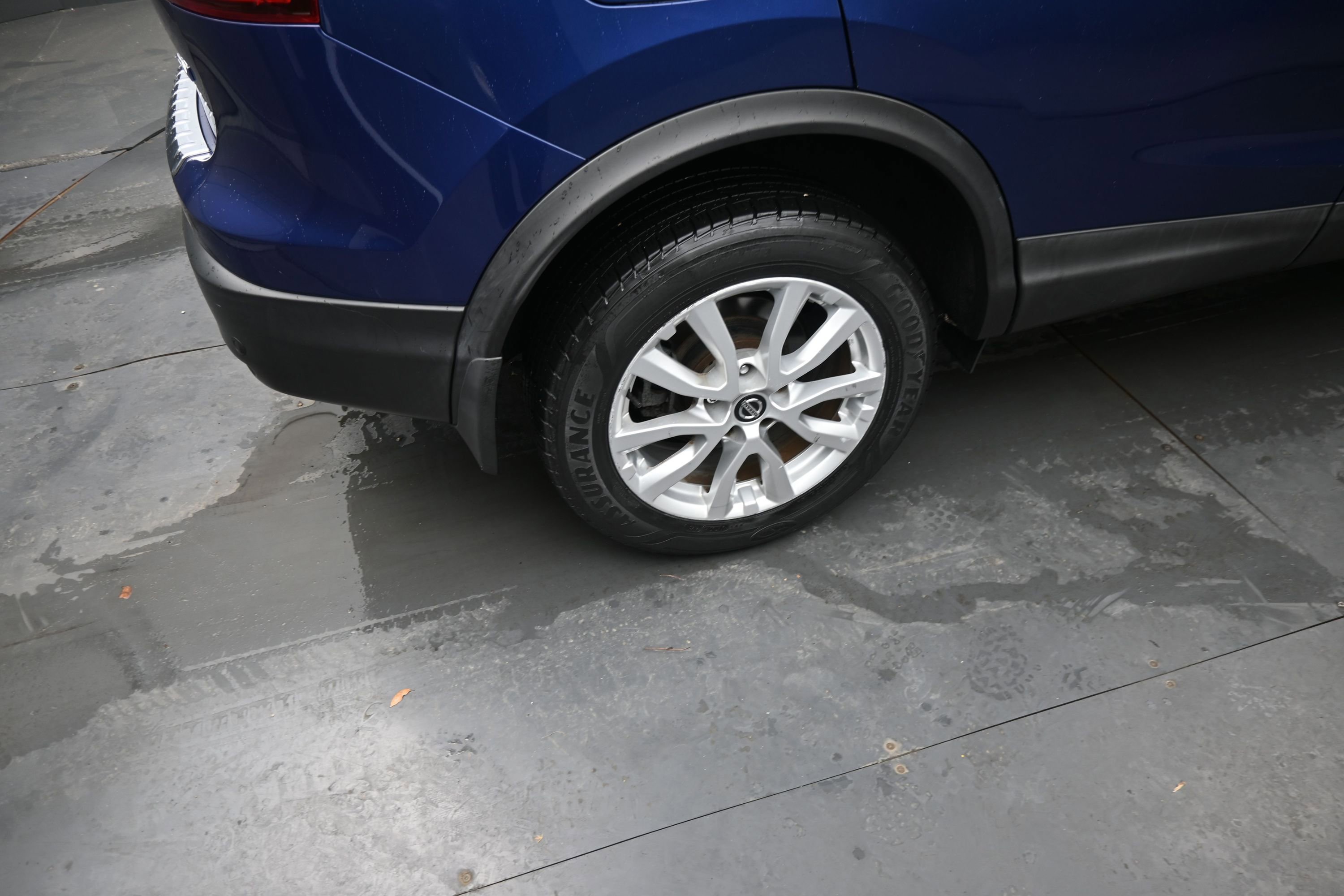 Used 2020 Nissan Rogue Sport SV FWD image 9