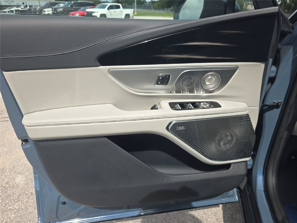 New 2026 Lincoln Nautilus Reserve AWD/4WD image 13