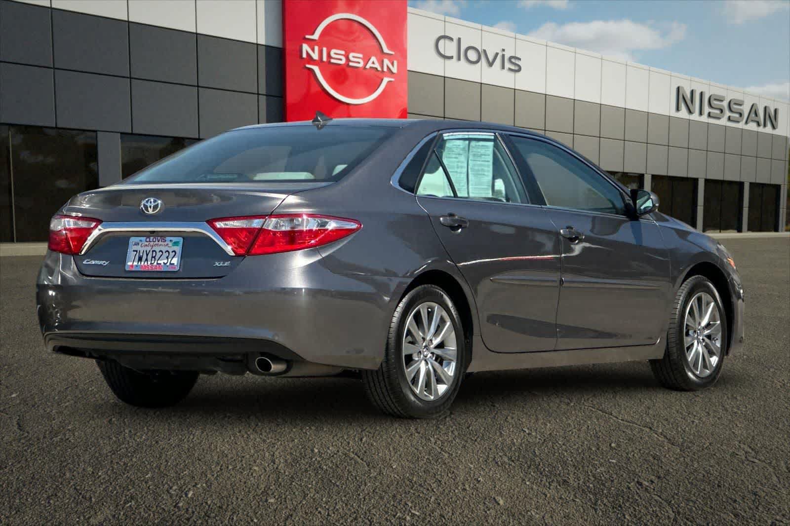 Used 2017 Toyota Camry XLE w/ Moonroof Package FWD image 3
