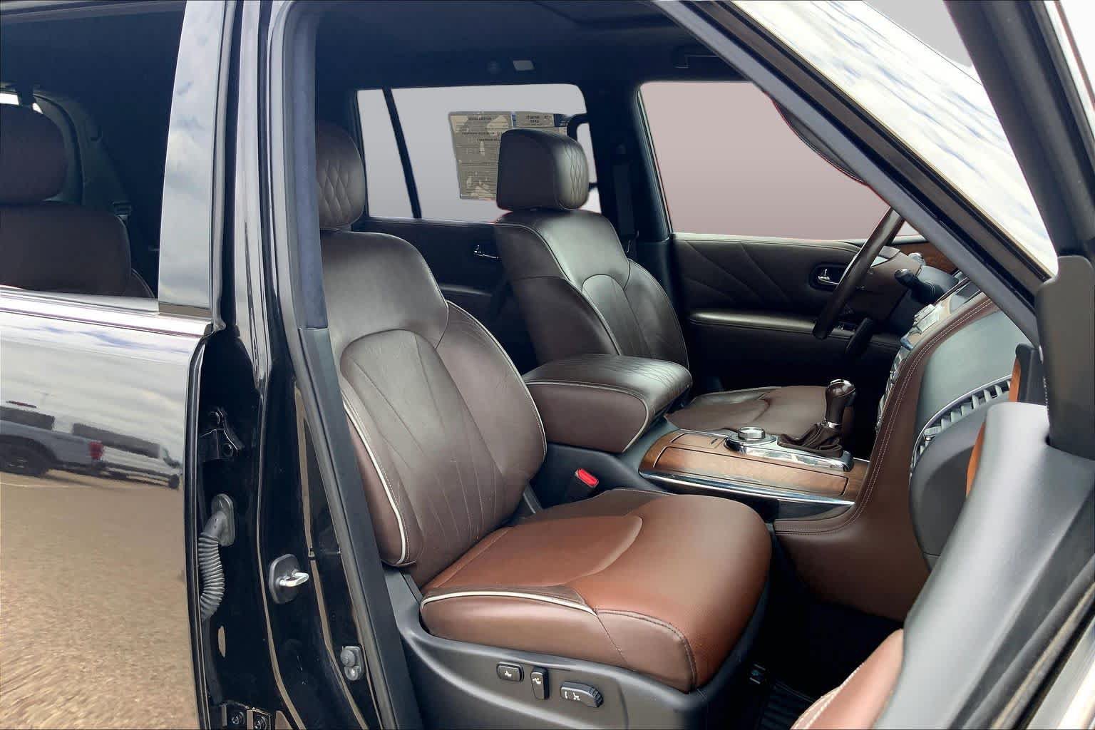 Used 2015 INFINITI QX80 4WD w/ Limited Package image 9