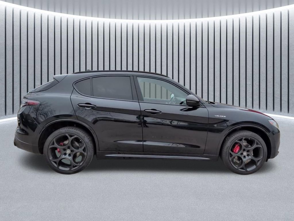 Used 2024 Alfa Romeo Stelvio Veloce image 4