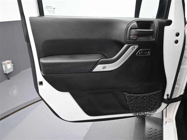 Used 2014 Jeep Wrangler Unlimited Sahara w/ Connectivity Group image 22