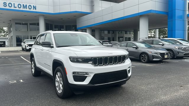 Used 2024 Jeep Grand Cherokee Limited RWD image 1