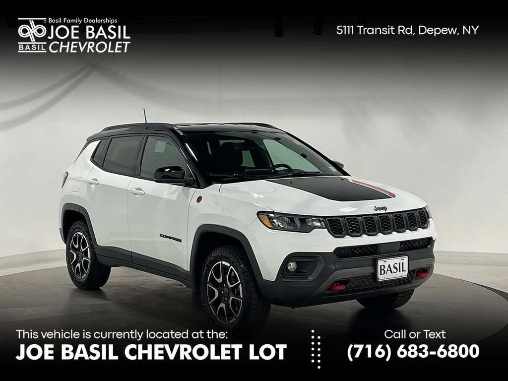 Used 2026 Jeep Compass Trailhawk AWD/4WD image 1