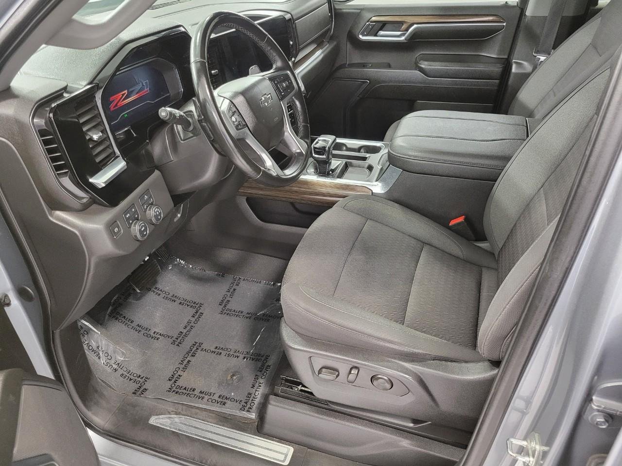 Used 2023 Chevrolet Silverado 1500 RST w/ Z71 Off-Road Package AWD/4WD image 9