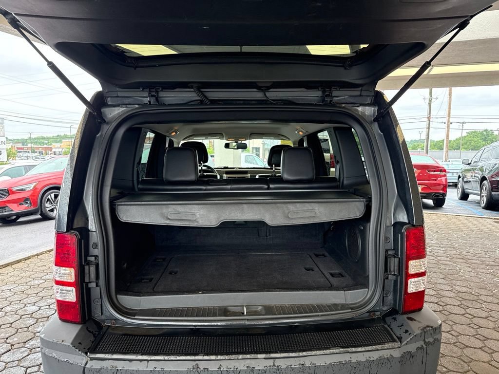 Used 2010 Jeep Liberty Limited AWD/4WD image 8